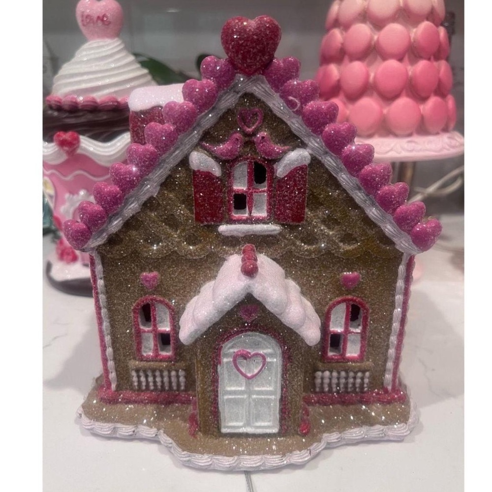 Viral Cupcakes & Cashmere Pink Christmas Valentine’s Day Gingerbread House LED - Picture 3 of 5